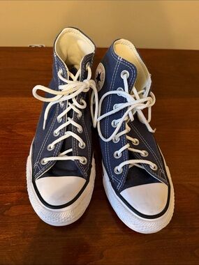 Navy blue converse hi top shoes men’s 4/womens 6